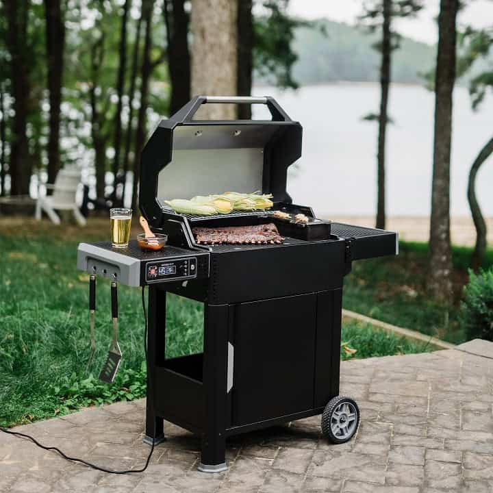 Masterbuilt Autoignite grill on a patio.